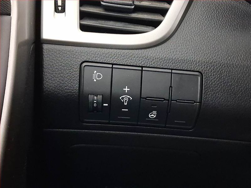Hyundai i30 (2015) 1.6 MPI, Tempomat - fotka 17 z 20