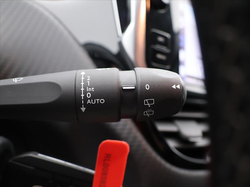 Peugeot 2008 1,6 HDI 73kW CZ - fotka 17 z 29