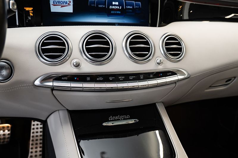 Mercedes-Benz Třídy S 4MATIC coupé - fotka 15 z 24