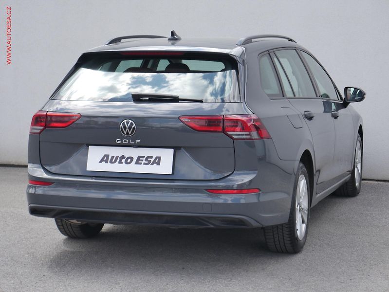 Volkswagen Golf (2021) 1.5 TSi, 2.maj,ČR, Life, LED - fotka 4 z 18