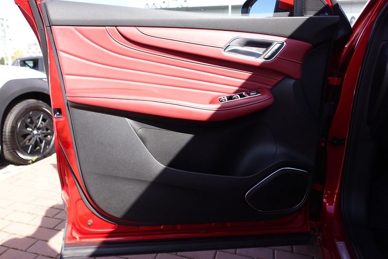 MG HS 1,5i 119kW M/T Elegance Panora - fotka 8 z 33