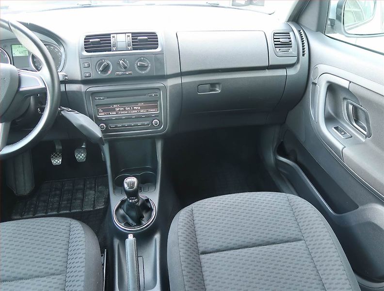 Škoda Roomster (2013) Ambition 1.2 TSI, ČR,1.maj - fotka 8 z 13