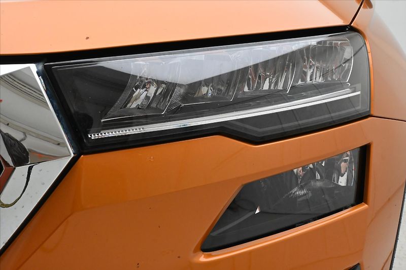 Škoda Karoq 1,5 TSI 110 kW DSG Ambition Zá - fotka 29 z 31