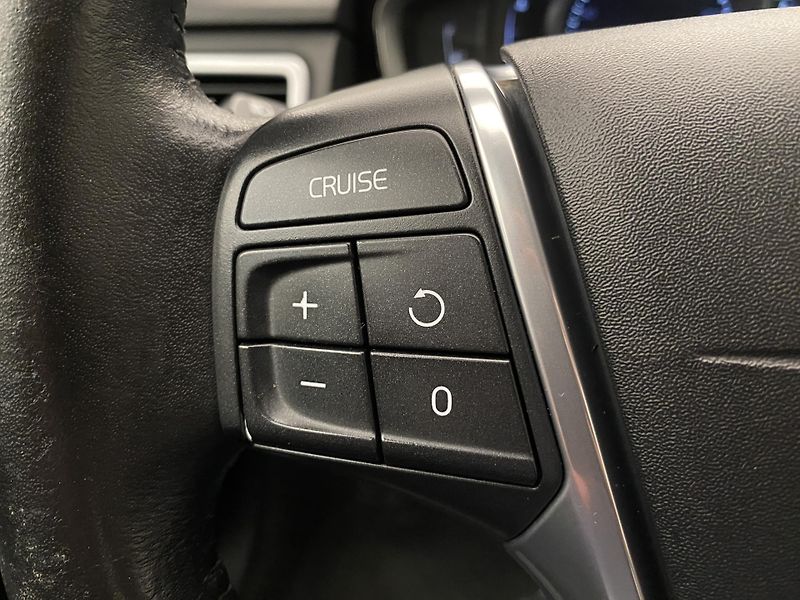 Volvo XC70 D4 AWD SUMMUM AUT CZ - fotka 19 z 39