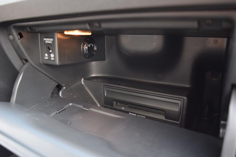 Škoda Rapid (2016) 1.2TSI 66kw AMBITION JOY XENON - fotka 39 z 49