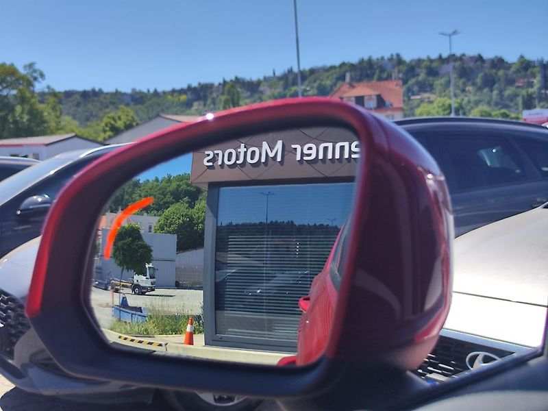 Volvo XC40 D3 2.0D Momentum Pro AT - fotka 16 z 38
