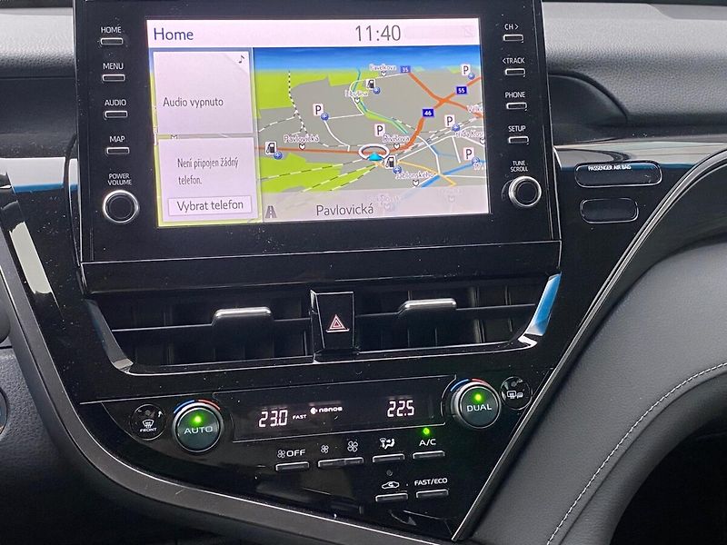 Toyota Camry 2,5 Hybrid Executive - fotka 21 z 30