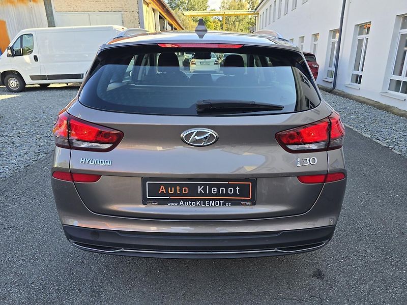 Hyundai i30 COMFORT / LED KAMERA NAVI - fotka 6 z 37