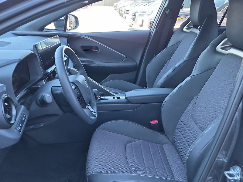 Toyota C-HR 2,0 HEV Executive - fotka 10 z 30