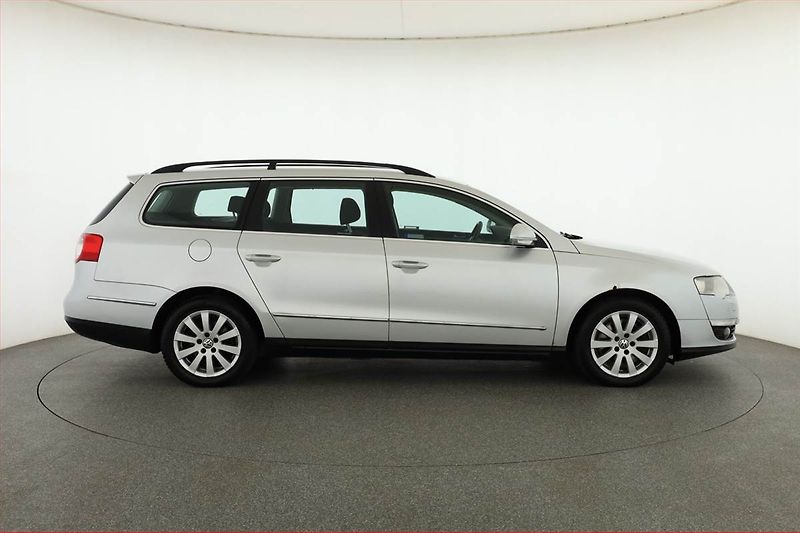 Volkswagen Passat (2009) 2.0 TDI, Automat, po STK - fotka 6 z 16