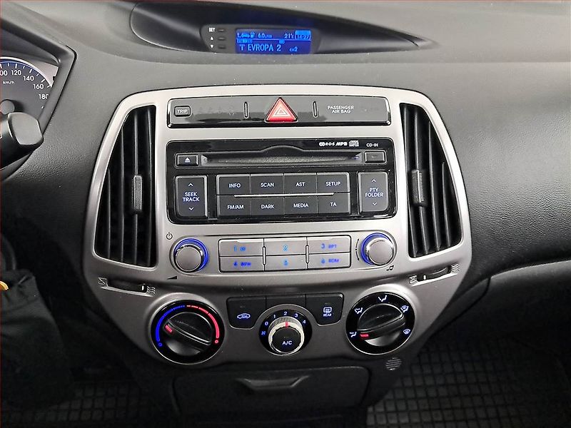 Hyundai i20 (2014) 1.2, Serv.kniha - fotka 12 z 18