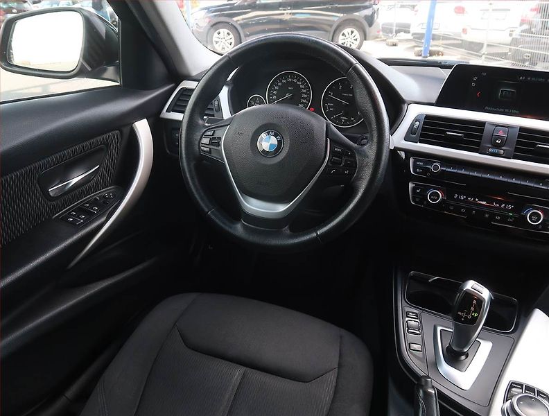 BMW Řada 3 (2018) 318 d, Automat, Serv.kniha - fotka 7 z 23