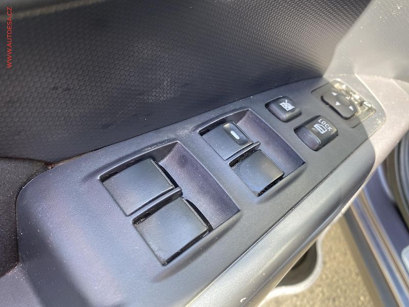 Mitsubishi Outlander (2009) 2.2d 4x4, 7míst, servis.kniha - fotka 13 z 16
