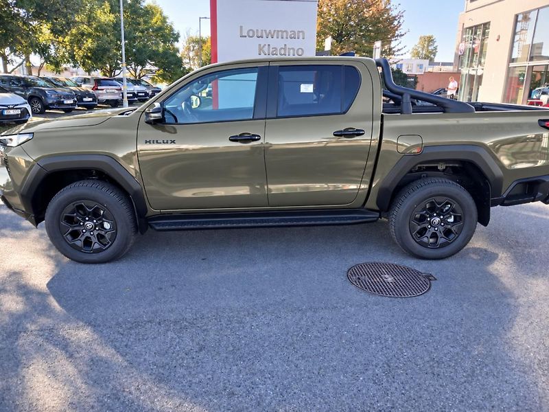 Toyota Hilux 2.8L Diesel 48V MHEV - 4x4 - 6 - fotka 2 z 9