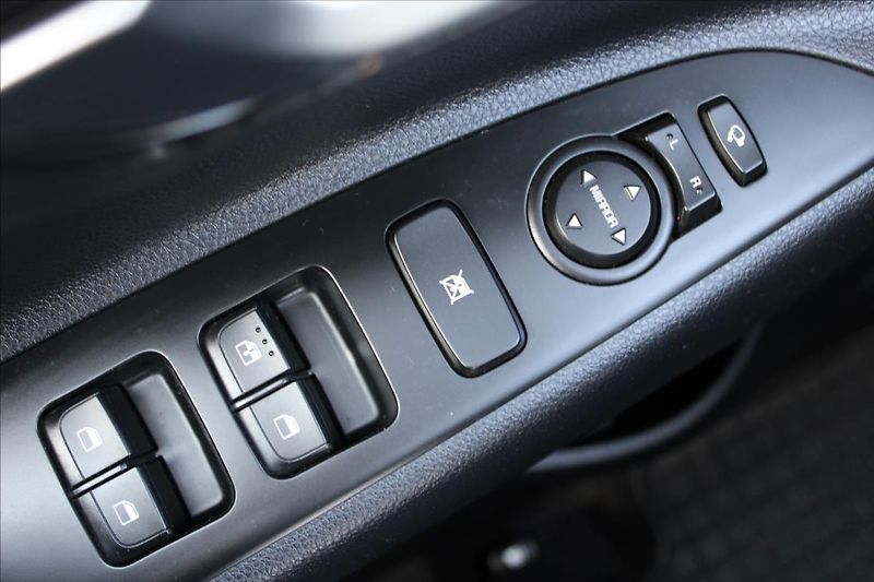 Kia Stonic 1,2 DPI  ČR,1.MAJITEL,EXCLUSIV - fotka 21 z 30