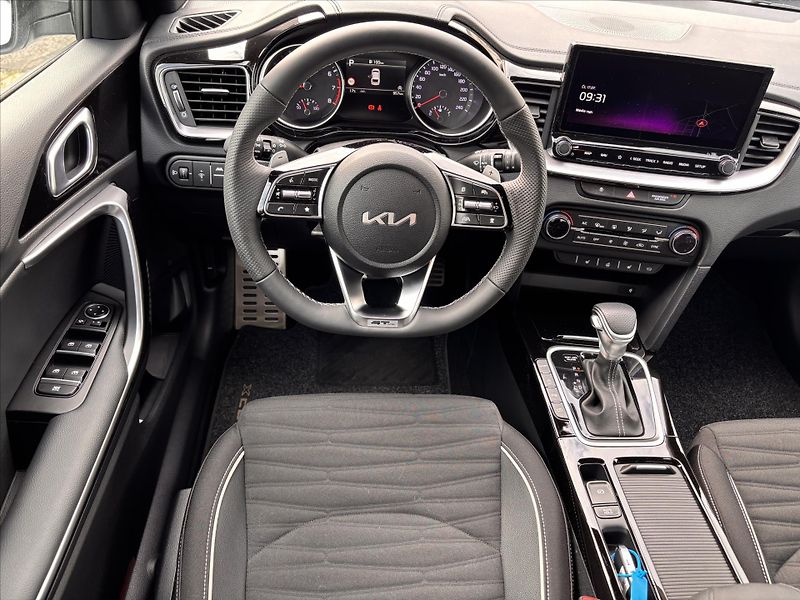 Kia ProCeed (2025) 1,5 T-GDI GPF 7DCT GT-LINE PLU - fotka 6 z 8