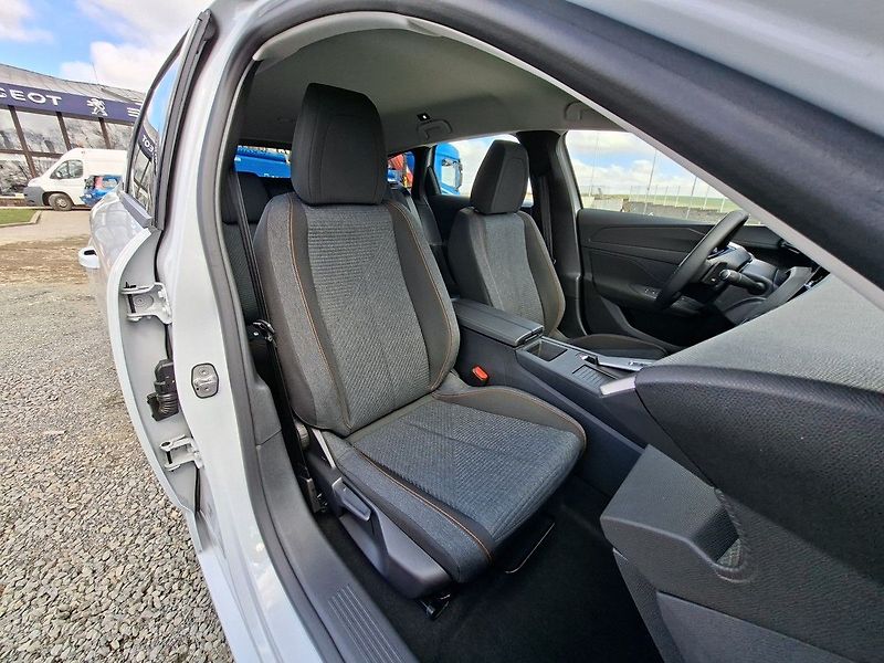 Peugeot 308 (2026) SW STYLE Hybrid 145 e-DCS6 - fotka 15 z 25
