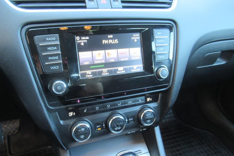 Škoda Octavia 2.0 TDi DSG  AUT. KLIMA NAVI  - fotka 14 z 35