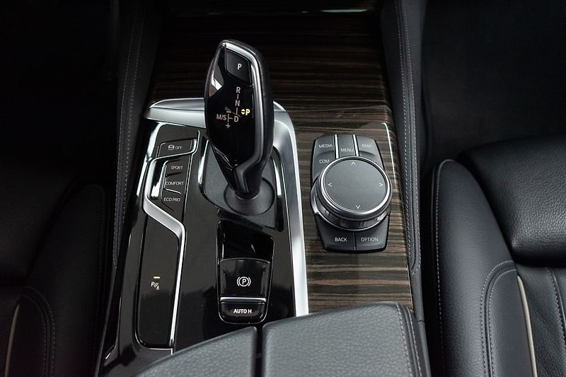 BMW Řada 5 530d xD TAŽNÉ*N.TOPENÍ*ČR 1.M* - fotka 27 z 51