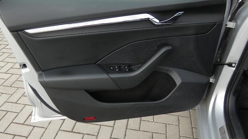 Škoda Octavia 2,0 TDI 85kW Style DSG - fotka 8 z 25
