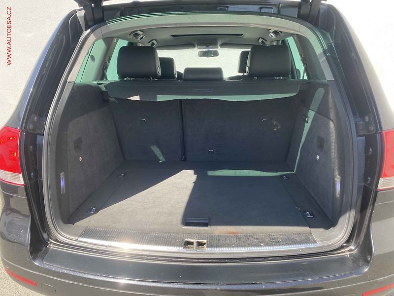 Volkswagen Touareg (2003) 2.5 TDi 4x4 R5, Šíbr, kůže - fotka 7 z 17