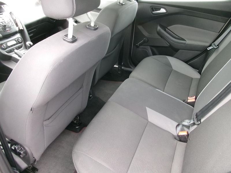 Ford Focus (2014) 1,0 ECOBOOST AC BT TEMP - fotka 11 z 24