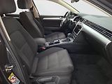 Volkswagen Passat (2018) 2.0 TDI, Automat, Navi - náhled 9
