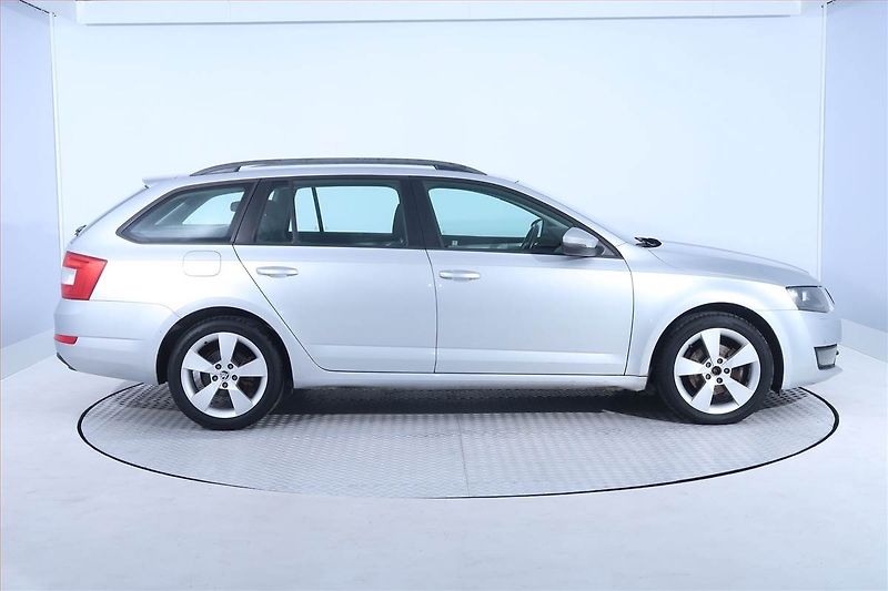 Škoda Octavia (2014) 2.0 TDI, 4X4, Xenony - fotka 6 z 21