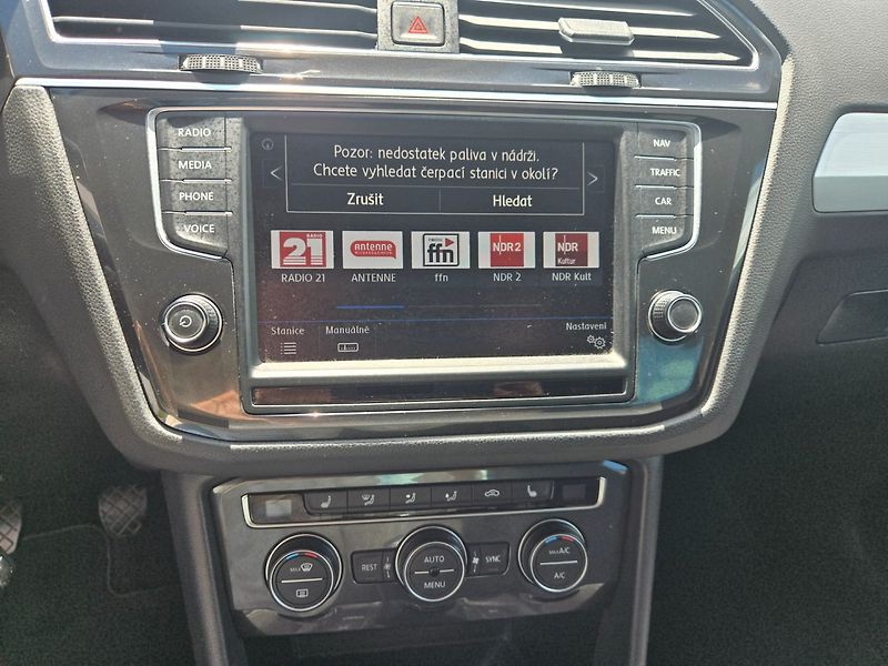 Volkswagen Tiguan (2016) 2.0 TDI NAVI, Serviska - fotka 11 z 39