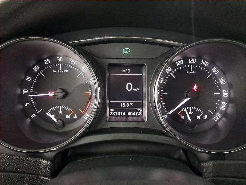Škoda Superb (2013) 2.0 TDI, Xenony, Tempomat - fotka 11 z 20