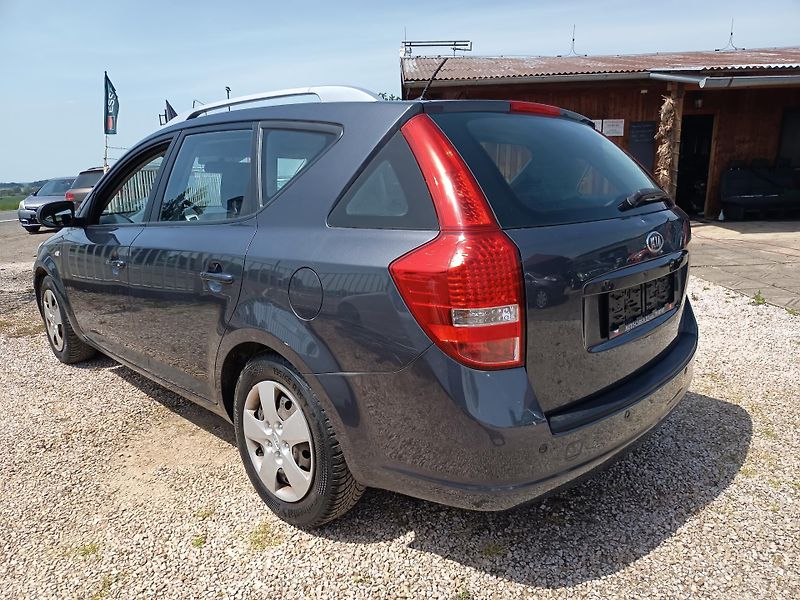 Kia Ceed (2010) 1.4SW - fotka 21 z 37