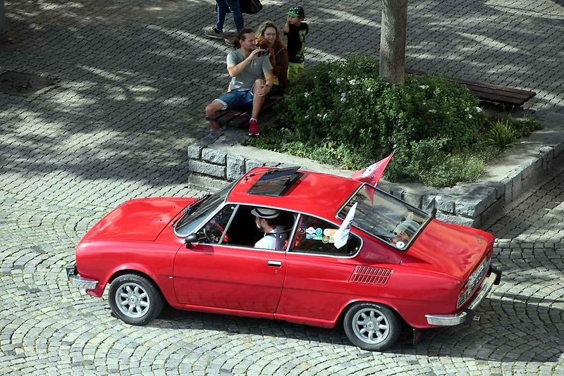 Již 8. ročník tradičního zlínského setkání všech majitelů vozů značky Škoda vyrobených do roku 1994. Náměstí Míru ve Zlíně.