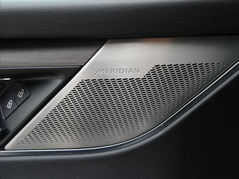 Jaguar F-Pace 2,0 D200 S,1.maj,ČR,DPH - fotka 16 z 35