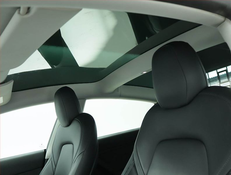 Tesla Model 3 (2023) Long Range RWD 79kWh, SoH 91% - fotka 18 z 21