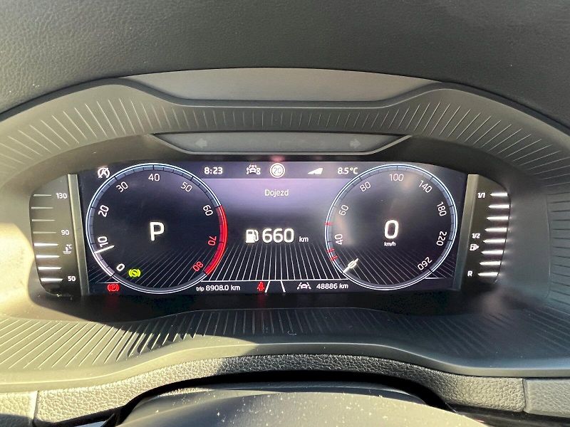 Škoda Karoq (2025) Top Selection 1,5TSI 110kW 7.s - fotka 17 z 33