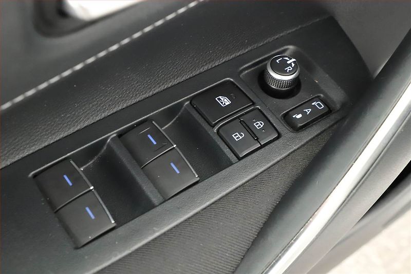 Toyota Corolla (2021) Comfort 1.8 Hybrid - fotka 9 z 20