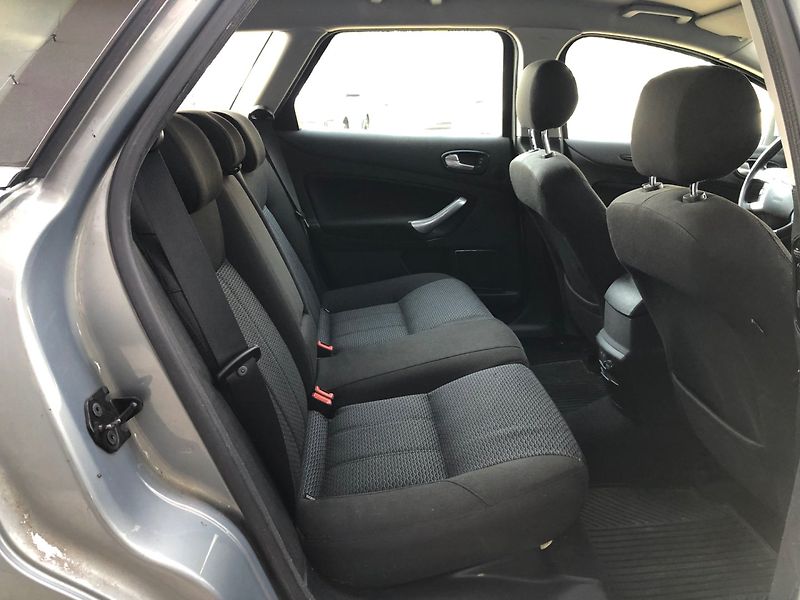 Ford Mondeo (2008) 2.0 TDCi Ghia - fotka 13 z 29