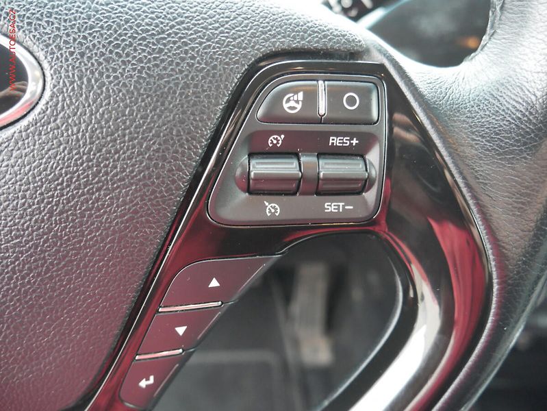 Kia Ceed (2016) 1.6 CRDi, ČR, AC, navi, park - fotka 23 z 27