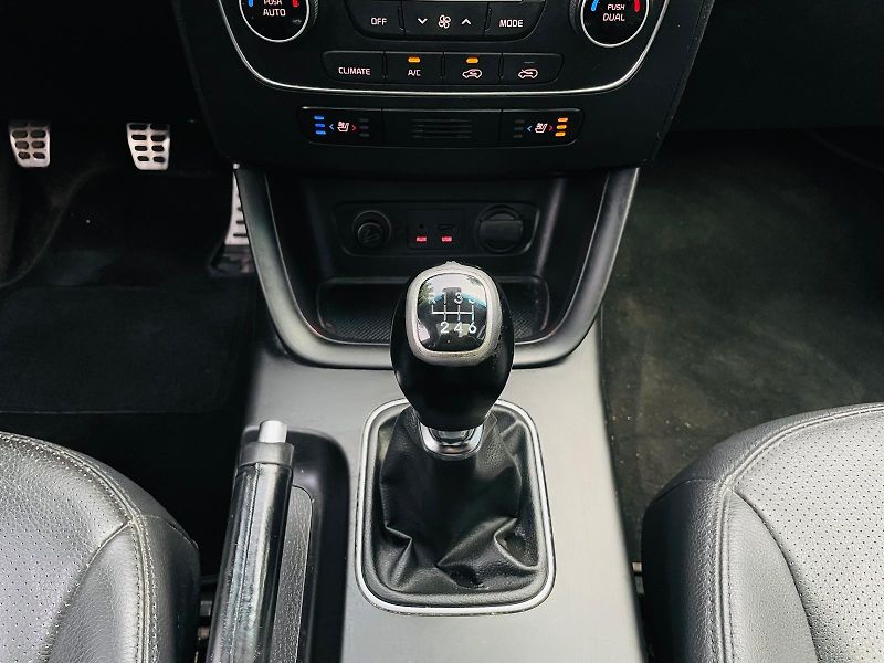 Kia Sorento 2.2D 4x4 MANUÁL KAMERA TAŽNÉ - fotka 39 z 48