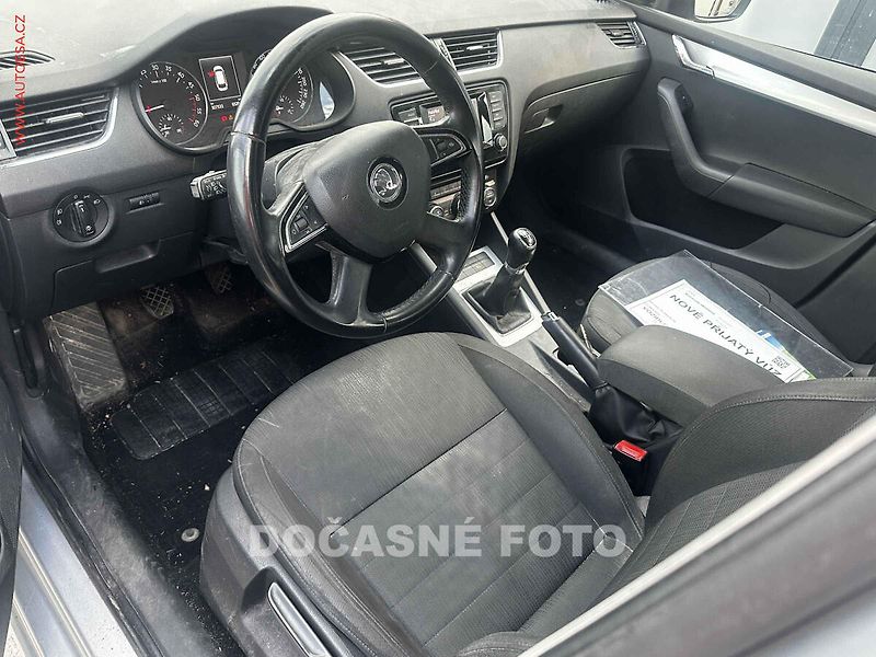 Škoda Octavia (2015) 1.6 TDI, ČR, AC, výhřev sed. - fotka 3 z 3