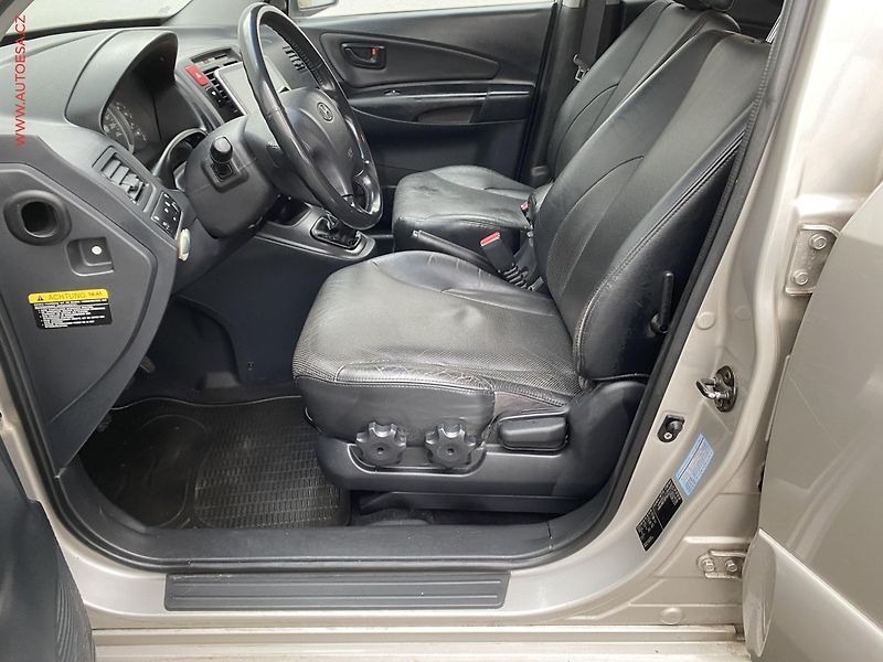 Hyundai Tucson (2006) 2.0i, AC, TZ, výhřev sed - fotka 9 z 16