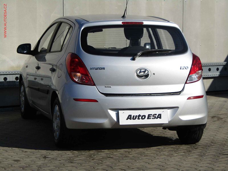 Hyundai i20 (2013) 1.2i, ČR, Klima - fotka 6 z 18