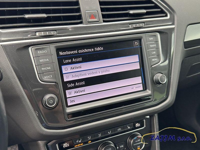 Volkswagen Tiguan 2.0TDI 4x4 + tažné, kamera - fotka 29 z 60
