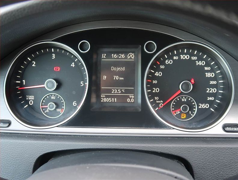 Volkswagen Passat (2012) 1.6 TDI, Park. senzory - fotka 11 z 18