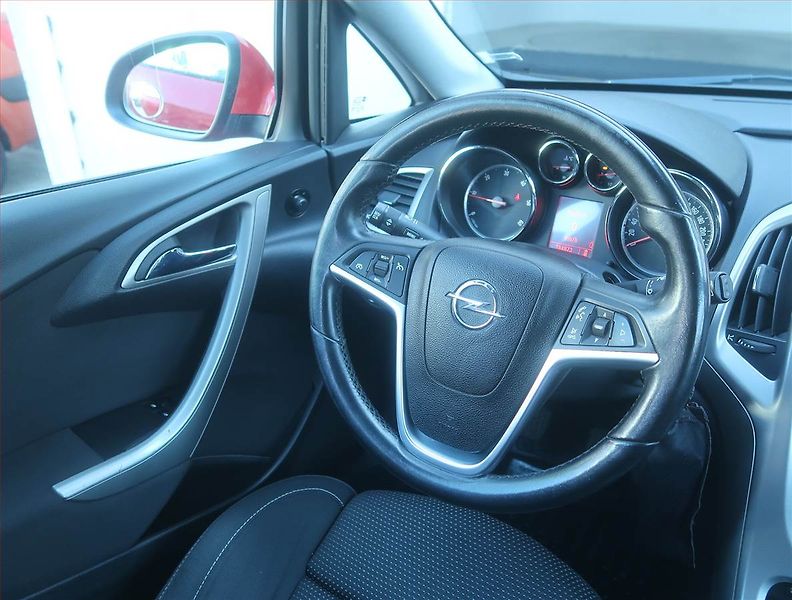 Opel Astra (2011) 1.7 CDTI, Navi, Xenony - fotka 7 z 15