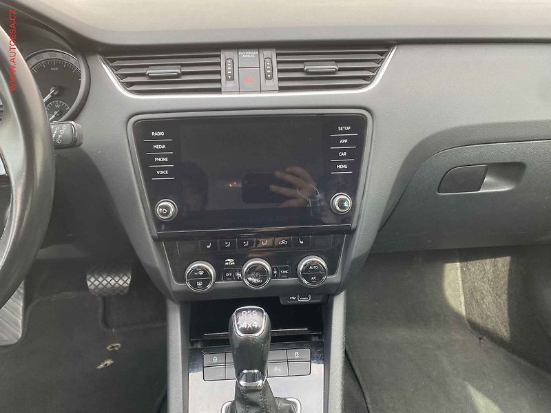 Škoda Octavia (2019) 2.0 TSi 4x4, ČR, Edition 100 - fotka 12 z 17