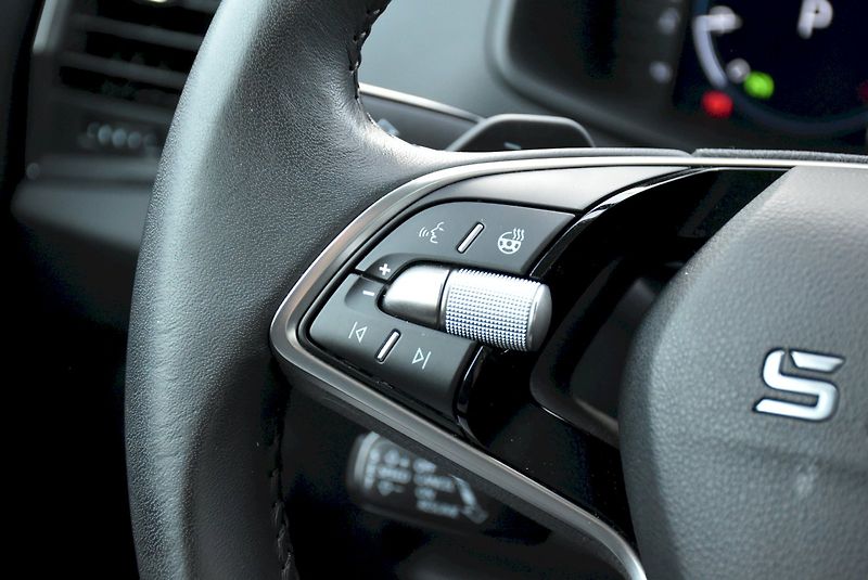 Škoda Karoq (2025) Top Selection 2.0 TDI 110kW 4x - fotka 30 z 34