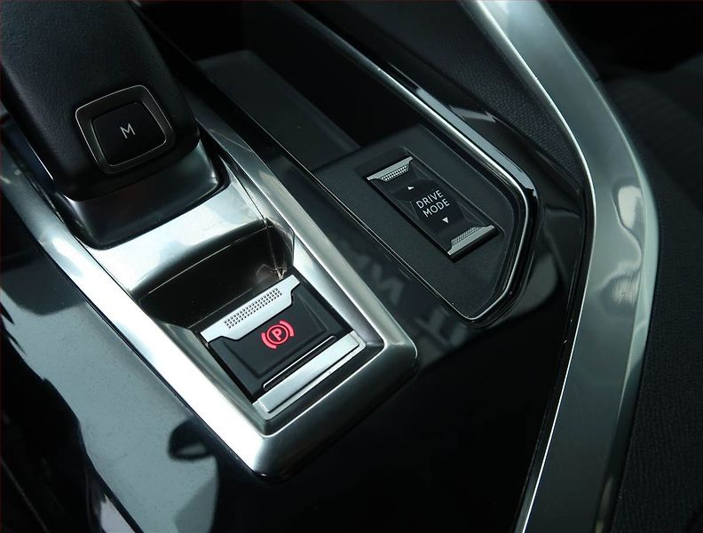 Peugeot 5008 (2022) PureTech 130 - fotka 19 z 25