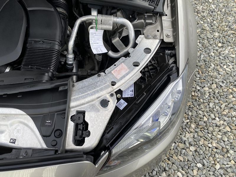 Mercedes-Benz Třídy C C 400 COUPE 4MATIC 51.000KM - fotka 82 z 149