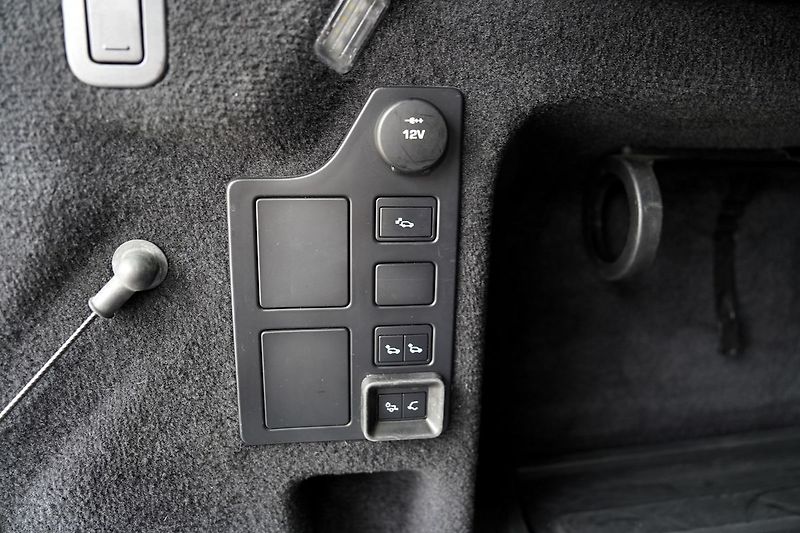 Land Rover Discovery 3.0 TD6/HSE/260PS/ČR - fotka 14 z 54